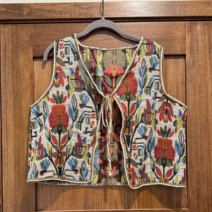 Embroidered Floral Tie-Front Crop Vest - Multicolor